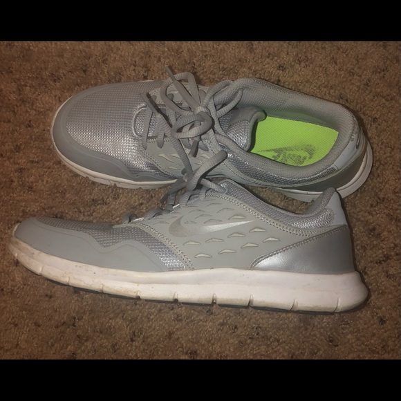 Womens’ Nike - Picture 3 of 3